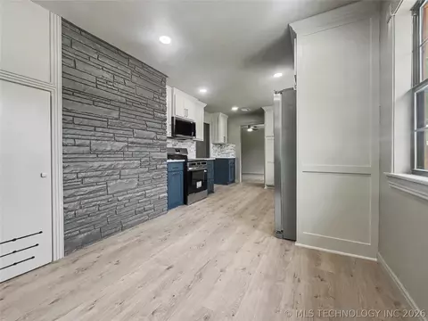 Entry Way - 1421 E 18th, Ada, OK 74820 photo 2 of 5