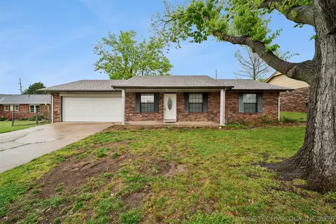 120 W 9th St S, Claremore, OK 74017