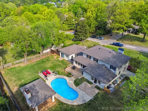 View/Area - 2264 E 37th St, Tulsa, OK 74105 photo 2 of 6