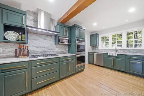 Kitchen - 2264 E 37th St, Tulsa, OK 74105 photo 4 of 8