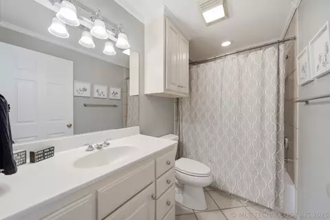 Bath - 2264 E 37th St, Tulsa, OK 74105 photo 6 of 6