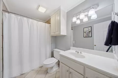 Bath - 2264 E 37th St, Tulsa, OK 74105 photo 5 of 6
