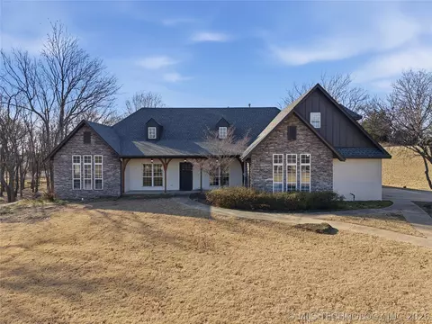 9800 E 510 Rd, Claremore, OK 74019