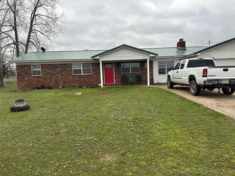 1750 W Taylor Dr, Sallisaw, OK 74955