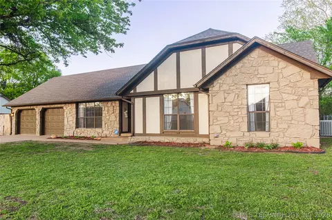 2422 S Maywood Dr, Claremore, OK 74017