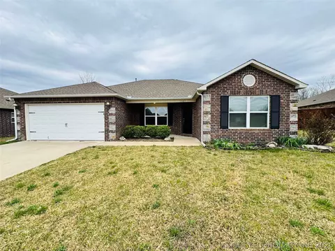1307 W Missouri Ave, Claremore, OK 74019