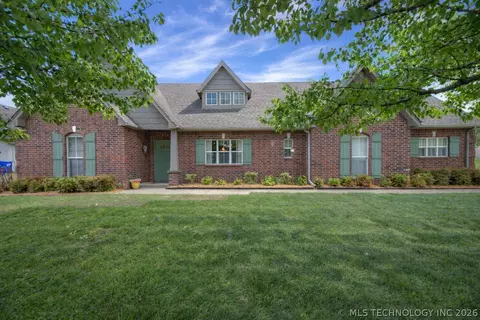 221 Waterford St, Catoosa, OK 74015