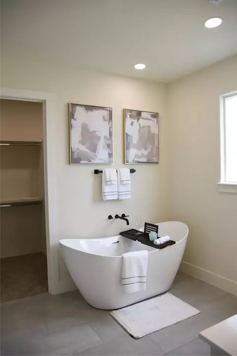 Bath - 11339 Forest View Ln, Sperry, OK 74073 photo 2 of 2