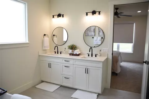 Bath - 11339 Forest View Ln, Sperry, OK 74073 photo 1 of 2