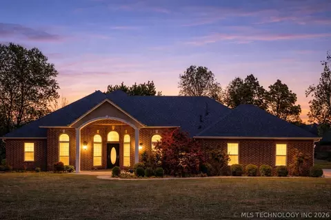 9917 E Shadowlake Dr, Claremore, OK 74017