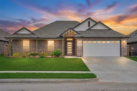 10719 S 280th East Ave, Coweta, OK 74429
