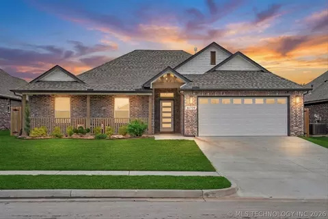 10719 S 280th East Ave, Coweta, OK 74429