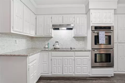 Kitchen - 4321 E 74th Pl, Tulsa, OK 74136 photo 1 of 3