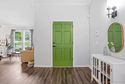 Entry Way - 4321 E 74th Pl, Tulsa, OK 74136 photo 3 of 5