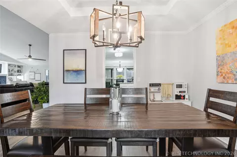 Dining - 4321 E 74th Pl, Tulsa, OK 74136 photo 2 of 2