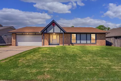 9027 E 60th St, Tulsa, OK 74145