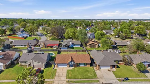 View/Area - 9027 E 60th St, Tulsa, OK 74145 photo 1 of 6