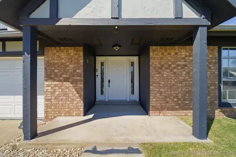 Exterior - 9027 E 60th St, Tulsa, OK 74145 photo 3 of 5