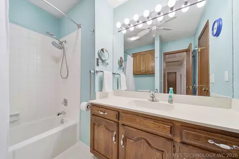 Bath - 9027 E 60th St, Tulsa, OK 74145 photo 4 of 5