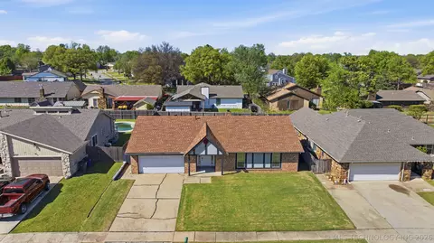 View/Area - 9027 E 60th St, Tulsa, OK 74145 photo 3 of 6