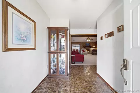 Entry Way - 9027 E 60th St, Tulsa, OK 74145 photo 1 of 2
