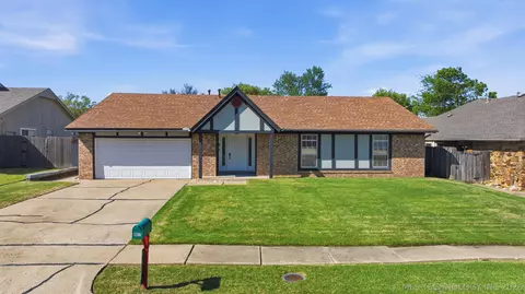 Exterior - 9027 E 60th St, Tulsa, OK 74145 photo 2 of 5