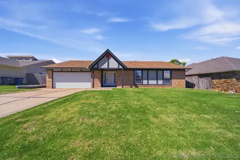 Exterior - 9027 E 60th St, Tulsa, OK 74145 photo 5 of 5