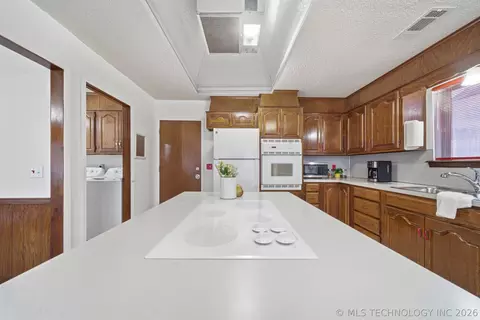 Kitchen - 9027 E 60th St, Tulsa, OK 74145 photo 3 of 7