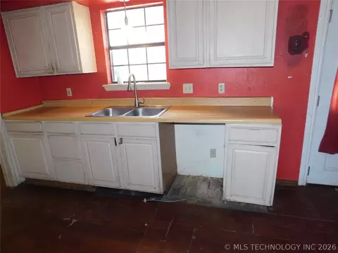 Kitchen - 4301 E 76 St N, Okay, OK 74446 photo 1 of 1