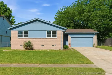 320 N Cedar St, Owasso, OK 74055