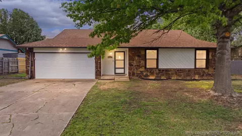 2837 W 113th St, Jenks, OK 74037