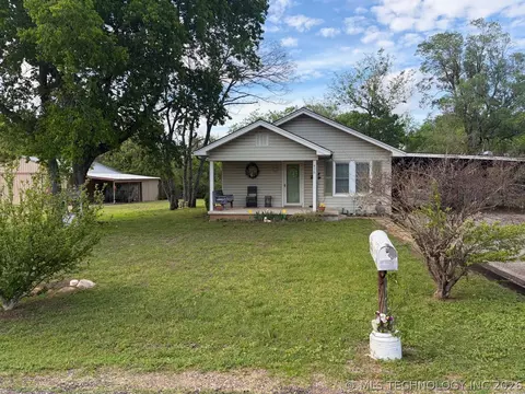 416 W Ash St, Maud, OK 74854