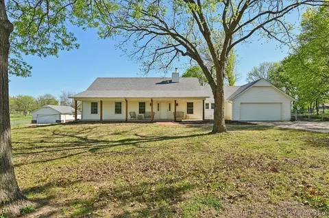 8302 E Browning Ave, Claremore, OK 74019