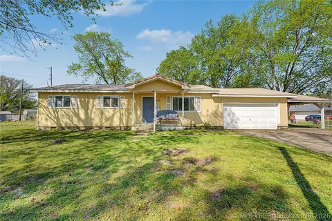 520 Meadowlark Ln, Commerce, OK 74339