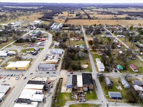 1 W Ross St, Locust Grove, OK 74352