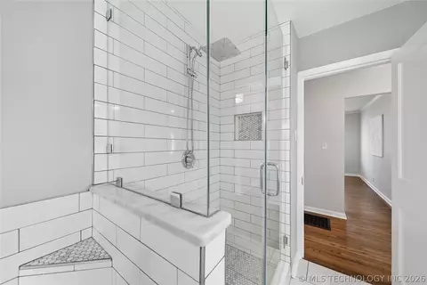 Bath - 3520 E 22nd St, Tulsa, OK 74114 photo 4 of 5