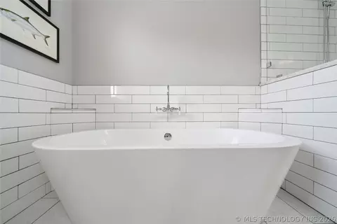 Bath - 3520 E 22nd St, Tulsa, OK 74114 photo 3 of 5