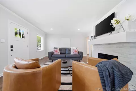Living - 3520 E 22nd St, Tulsa, OK 74114 photo 2 of 2