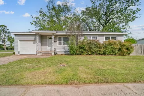 705 N Birch St, Owasso, OK 74055