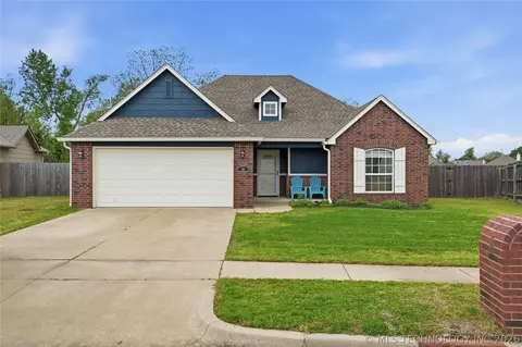 218 W 52nd St, Sand Springs, OK 74063