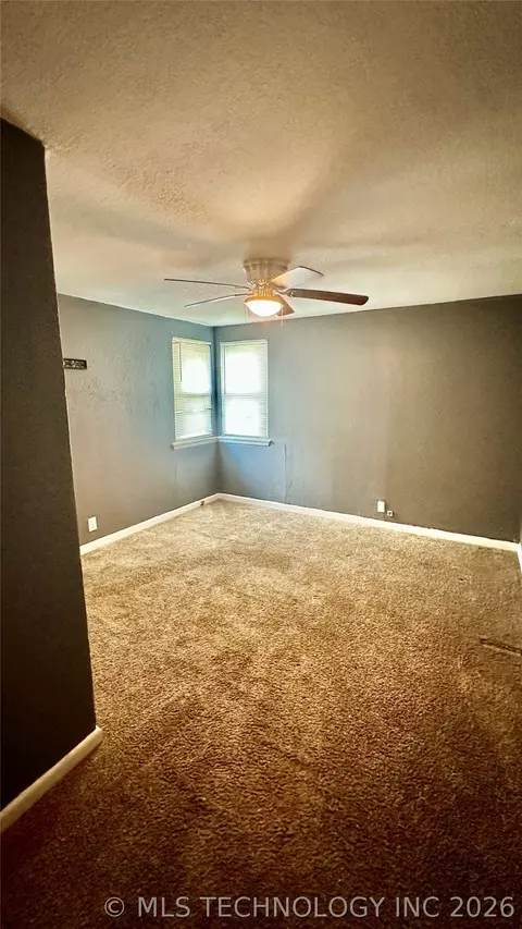 Bedroom - 201 E Chigley, Davis, OK 73030 photo 2 of 2