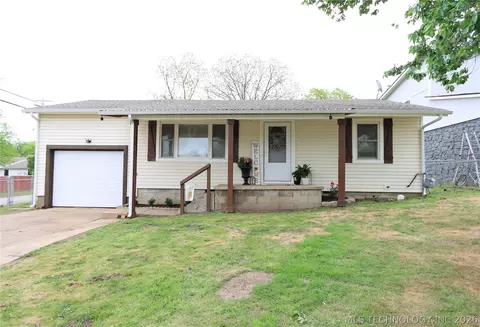 310 N Main St, Wagoner, OK 74467