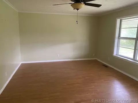 Living - 722 N Broadway St, Haskell, OK 74436 photo 1 of 1