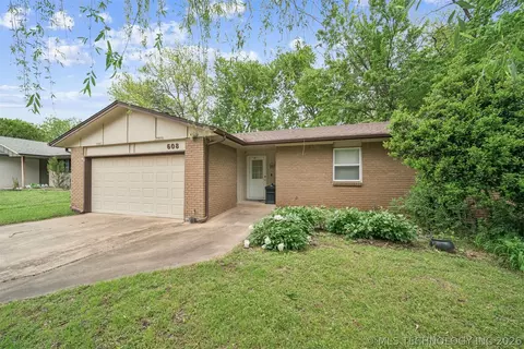 608 E Toledo St, Broken Arrow, OK 74012