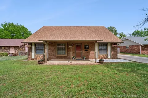 3111 Skylane Dr, Sand Springs, OK 74063