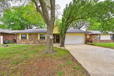 1666 S Pecan Ave, Broken Arrow, OK 74011