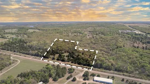 2 E 1180 Rd, Okemah, OK 74859