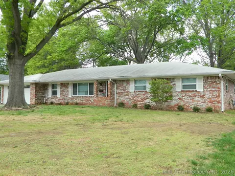 1416 Lariat Dr, Bartlesville, OK 74006