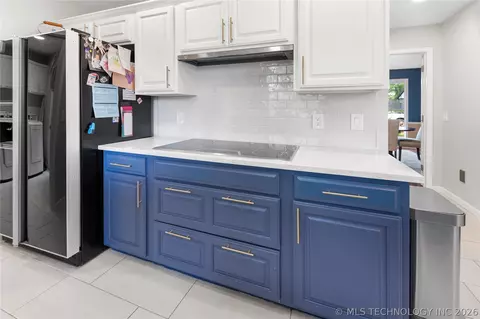 Kitchen - 7330 E 66th Ct, Tulsa, OK 74133 photo 3 of 7