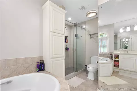 Bath - 7330 E 66th Ct, Tulsa, OK 74133 photo 3 of 6
